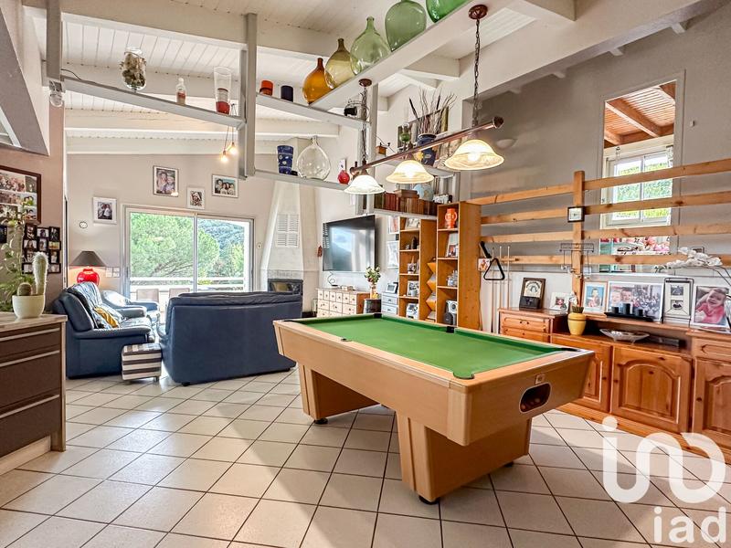 Maison - 220 m² - 9 pièces