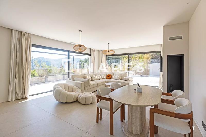 Maison - 170 m² - 6 pièces