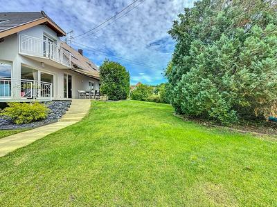 Maison - 180 m² - 9 pièces