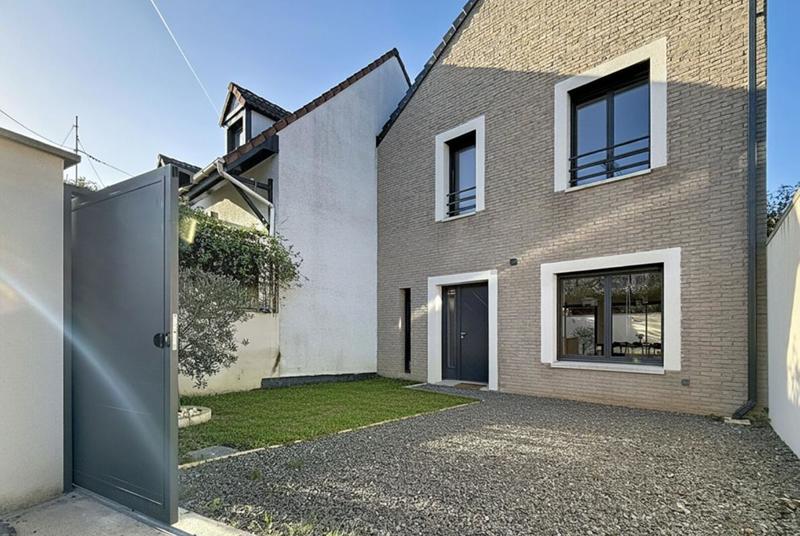 Maison - 95 m² - 5 pièces