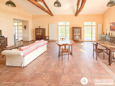 Maison - 239 m² - 7 pièces