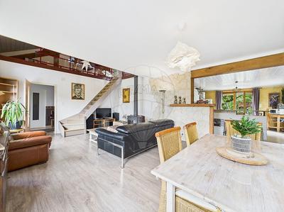 Maison - 210 m² - 5 pièces
