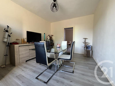 Maison - 96 m² - 5 pièces