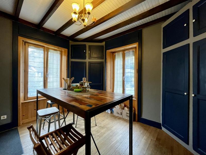 Maison - 313 m² - 6 pièces