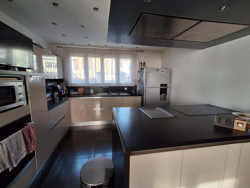 Maison - 270 m² - 8 pièces