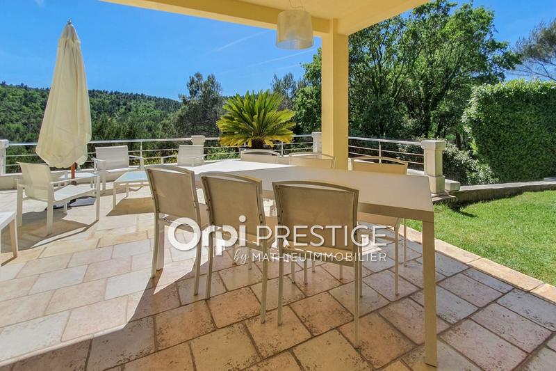 Villa - 325 m² - 6 pièces