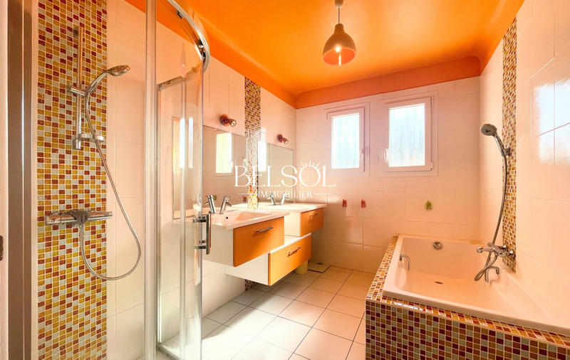 Maison traditionnelle - 155 m² - 5 pièces