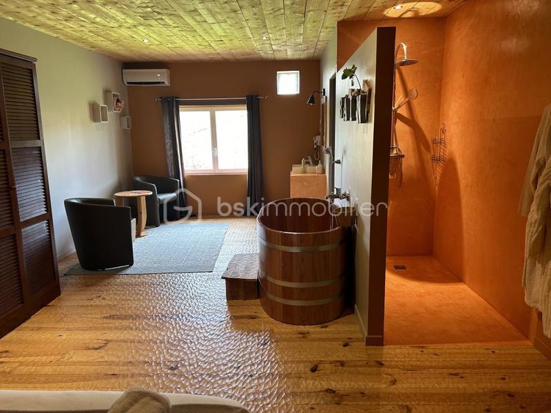 Moulin - 897 m² - 16 pièces