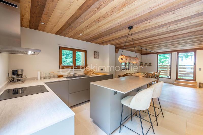 Châlet - 216 m² - 9 pièces