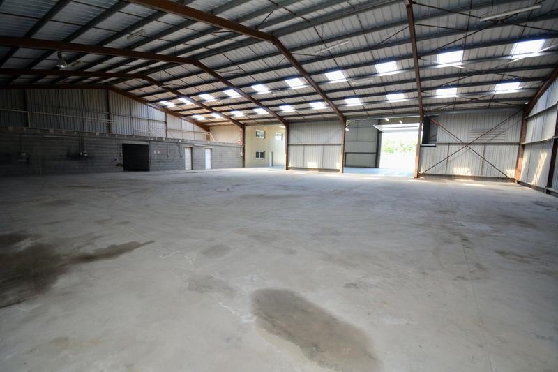 Local d'activités - 1 623 m²