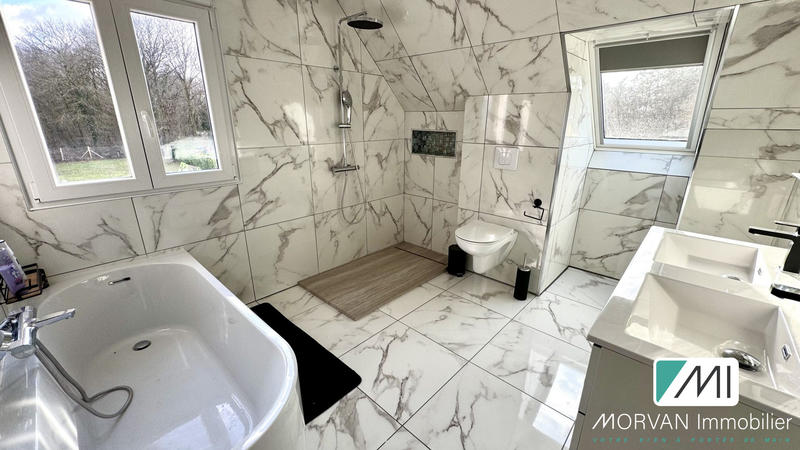 Maison - 228 m² - 8 pièces