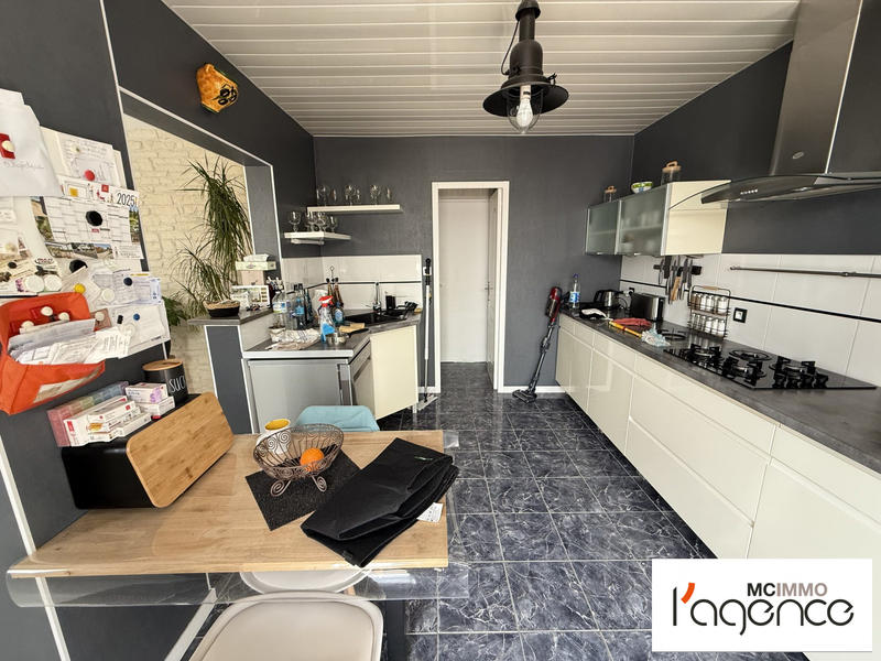 Maison traditionnelle - 170 m² - 6 pièces