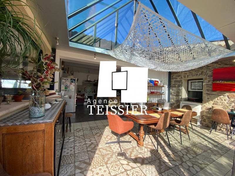 Maison - 165 m² - 8 pièces