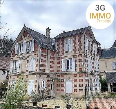 Maison - 220 m² - 12 pièces