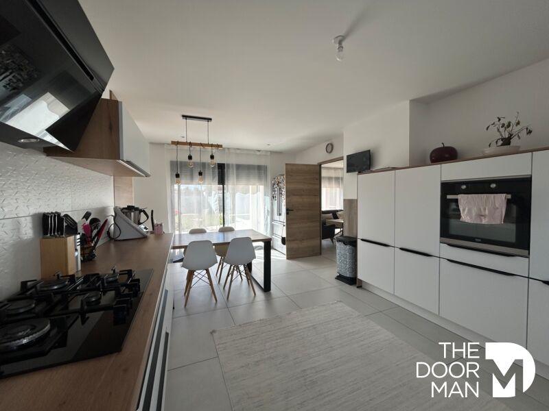 Maison - 200 m² - 7 pièces