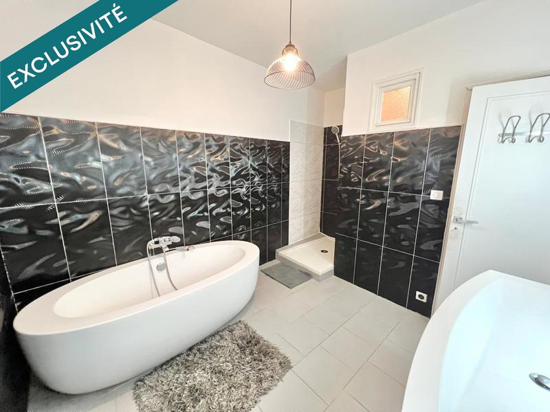 Maison - 208 m² - 9 pièces