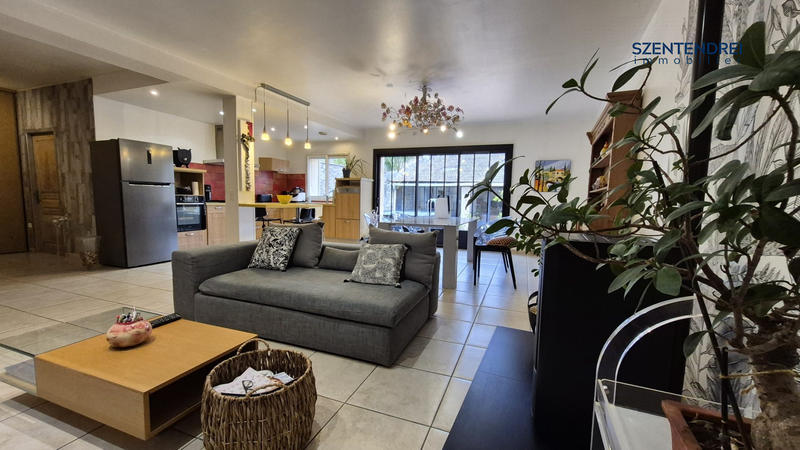 Maison - 207 m² - 6 pièces