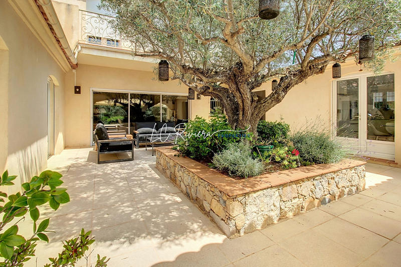 Villa - 276 m² - 8 pièces