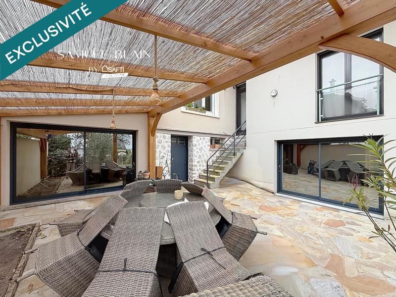 Maison - 240 m² - 10 pièces