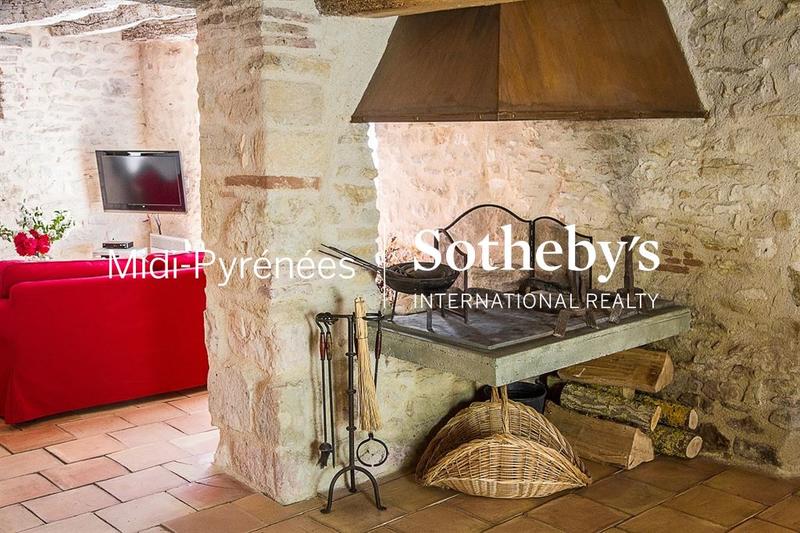 Maison - 585 m² - 18 pièces