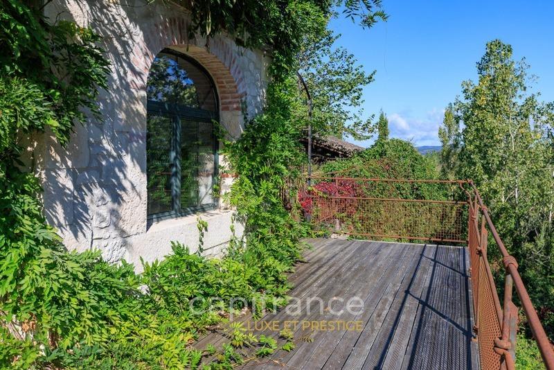 Demeure - 352 m² - 10 pièces