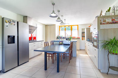 Maison - 202 m² - 8 pièces