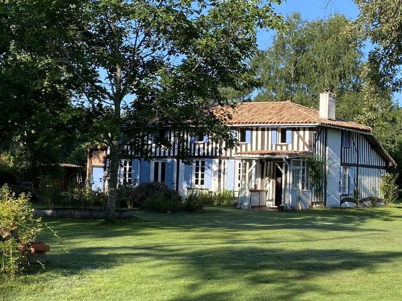 Maison - 240 m² - 10 pièces