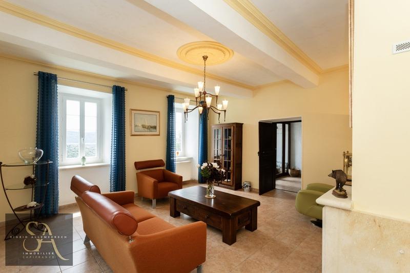 Maison - 312 m² - 9 pièces