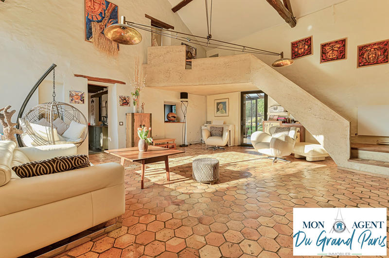 Maison - 273 m² - 8 pièces