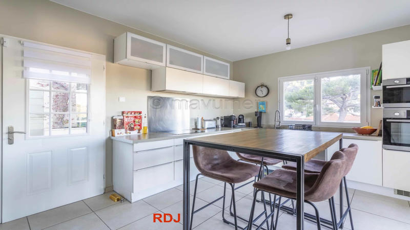 Maison - 250 m² - 9 pièces