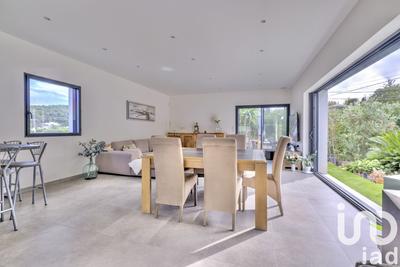 Maison - 160 m² - 7 pièces