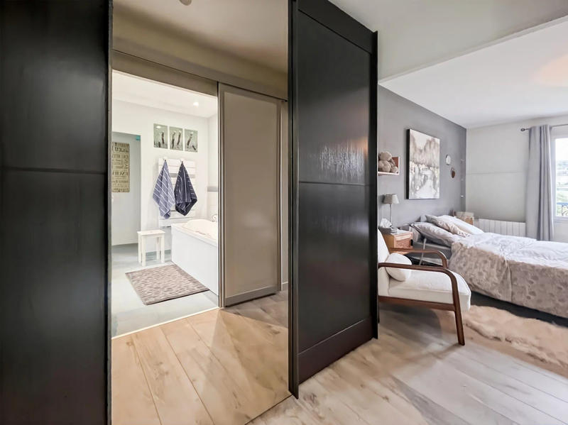 Maison traditionnelle - 147 m² - 6 pièces