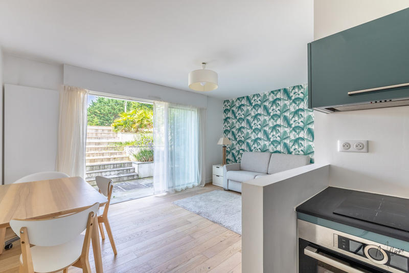 Maison - 275 m² - 10 pièces