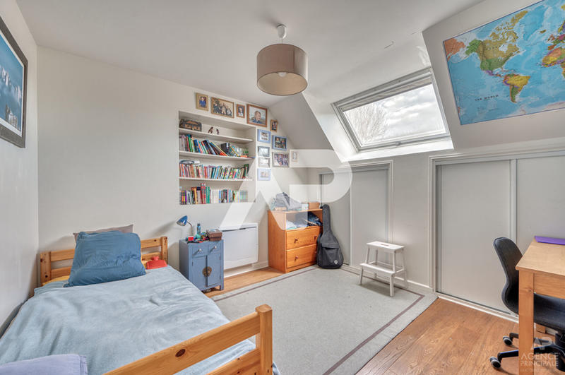 Maison - 266 m² - 7 pièces