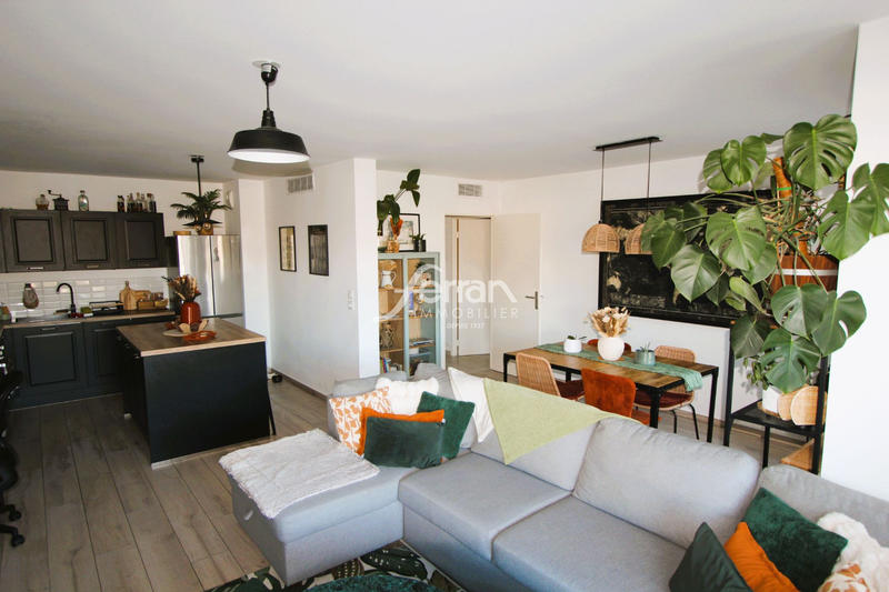 Appartement - 80 m² - 3 pièces