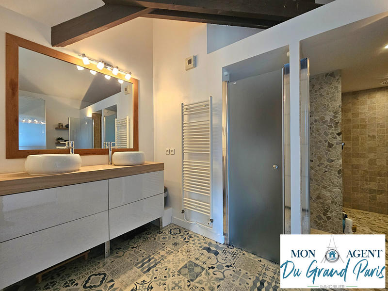 Maison - 280 m² - 7 pièces