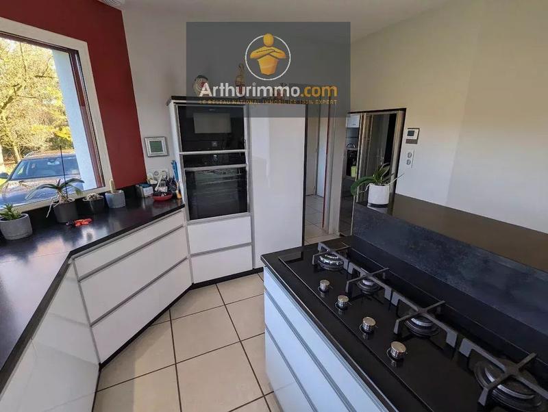 Maison - 201 m² - 7 pièces