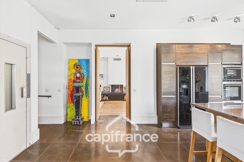 Maison - 323 m² - 10 pièces