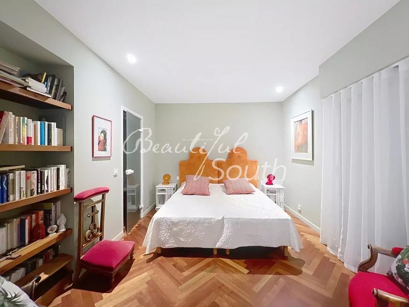 Villa - 300 m² - 7 pièces