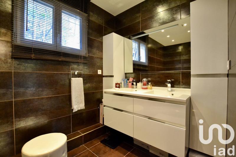 Maison - 181 m² - 8 pièces