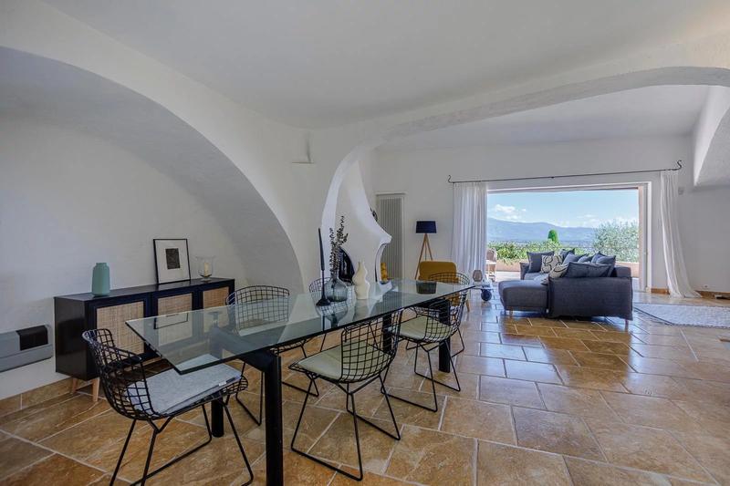 Maison - 205 m² - 6 pièces