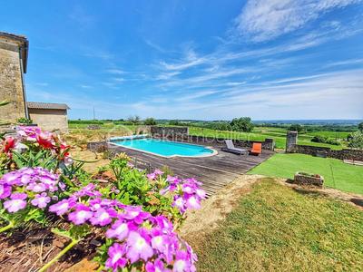 Maison - 323 m² - 8 pièces