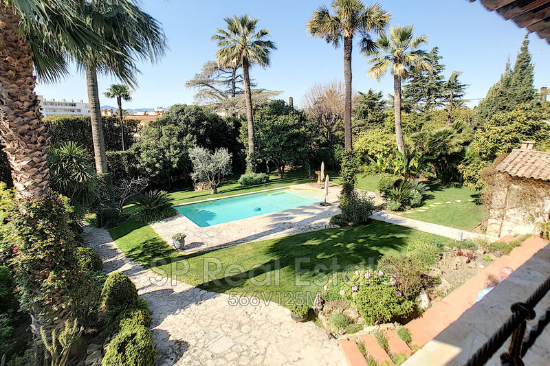 Maison - 380 m² - 10 pièces