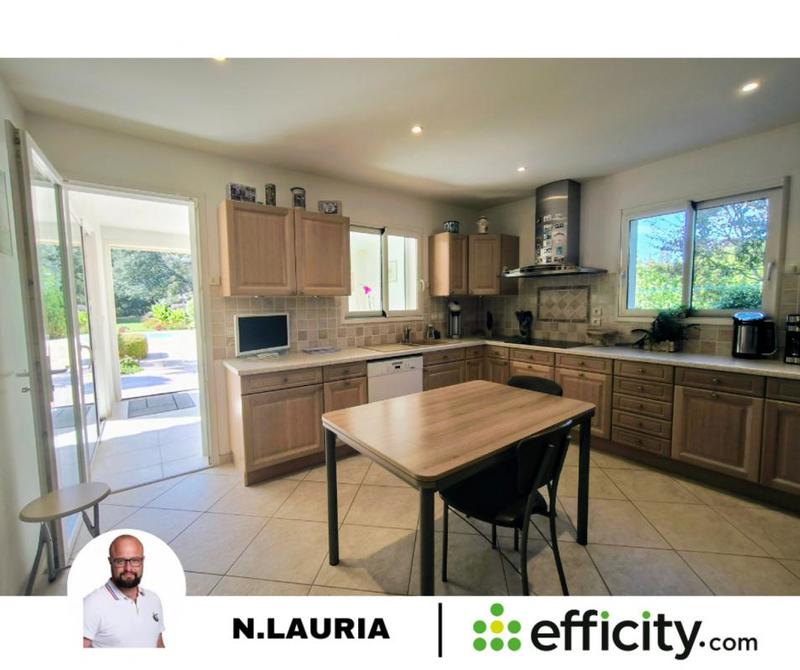 Maison - 240 m² - 6 pièces