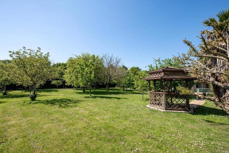 Maison - 254 m² - 11 pièces