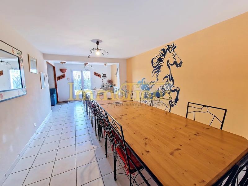 Maison - 250 m² - 11 pièces