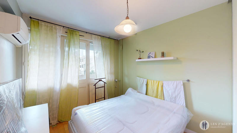 Appartement - 80 m² - 4 pièces