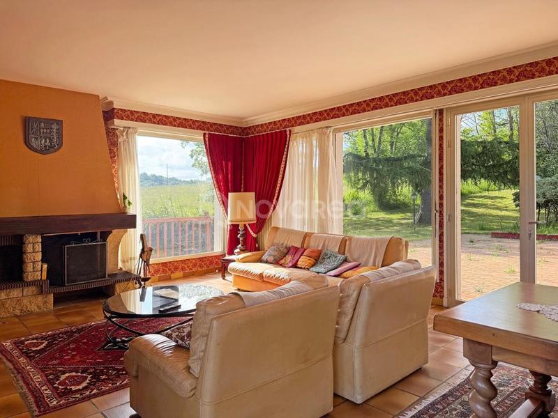 Maison - 241 m² - 8 pièces