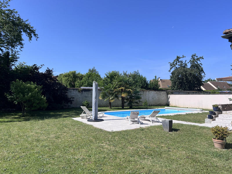 Maison traditionnelle - 215 m² - 7 pièces