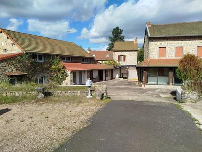 Maison - 305 m² - 9 pièces